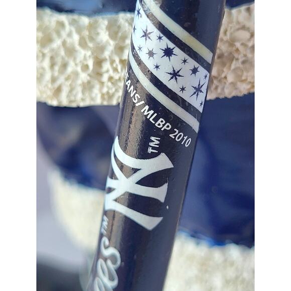 MLB Yankees Forever Collectible Santa 2010 Discontinued 10 Inch+ - Picture 5 of 10